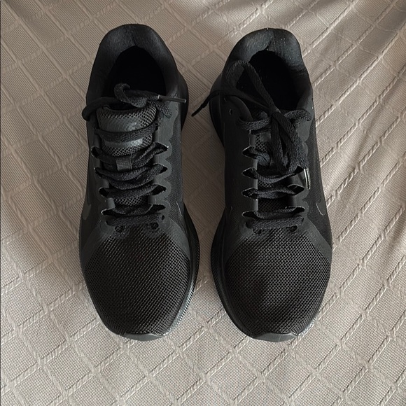 Nike Women’s Black Sneakers - Picture 1 of 7